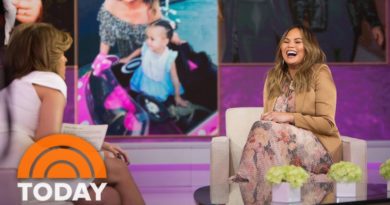 Chrissy Teigen Plays ‘Two Tweets And A Lie’ With KLG And Hoda | TODAY