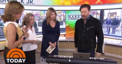 Harry Connick Jr. Teaches The Team To Play Piano With New Tech | TODAY