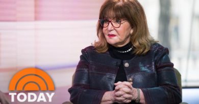 Sally Jessy Raphael Reveals The Origin Of Her Trademark Red Glasses | TODAY