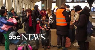 Over 800,000 flee Ukraine as thousands more try to leave l ABCNL