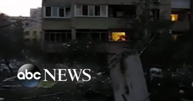 Ukraine emergency services evacuate building, put out fire in Kyiv