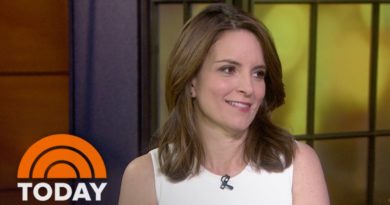 Tina Fey Laughs With ‘Unbreakable Kimmy Schmidt’ Costars | TODAY